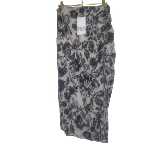 $49.90 Zara Black & White Floral Midi Skirt Womens Size M Ruched Lightweight - Picture 2 of 12
